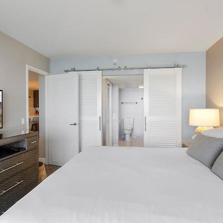 Luxury Oceanfront 2 Bedroom Apartment At Waikiki Beach Tower Honolulu Bagian luar foto