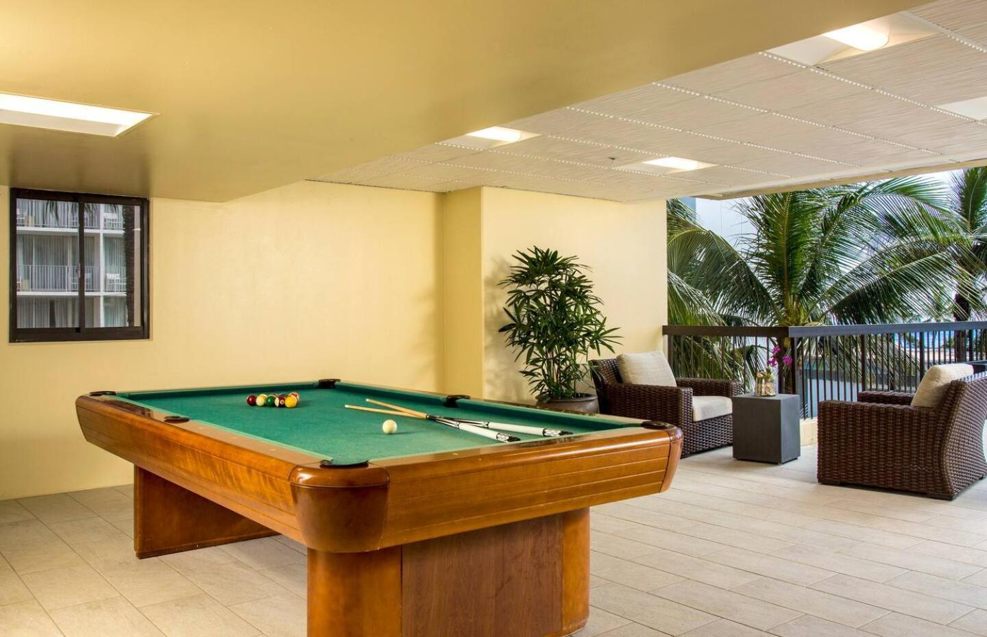 Luxury Oceanfront 2 Bedroom Apartment At Waikiki Beach Tower Honolulu Bagian luar foto