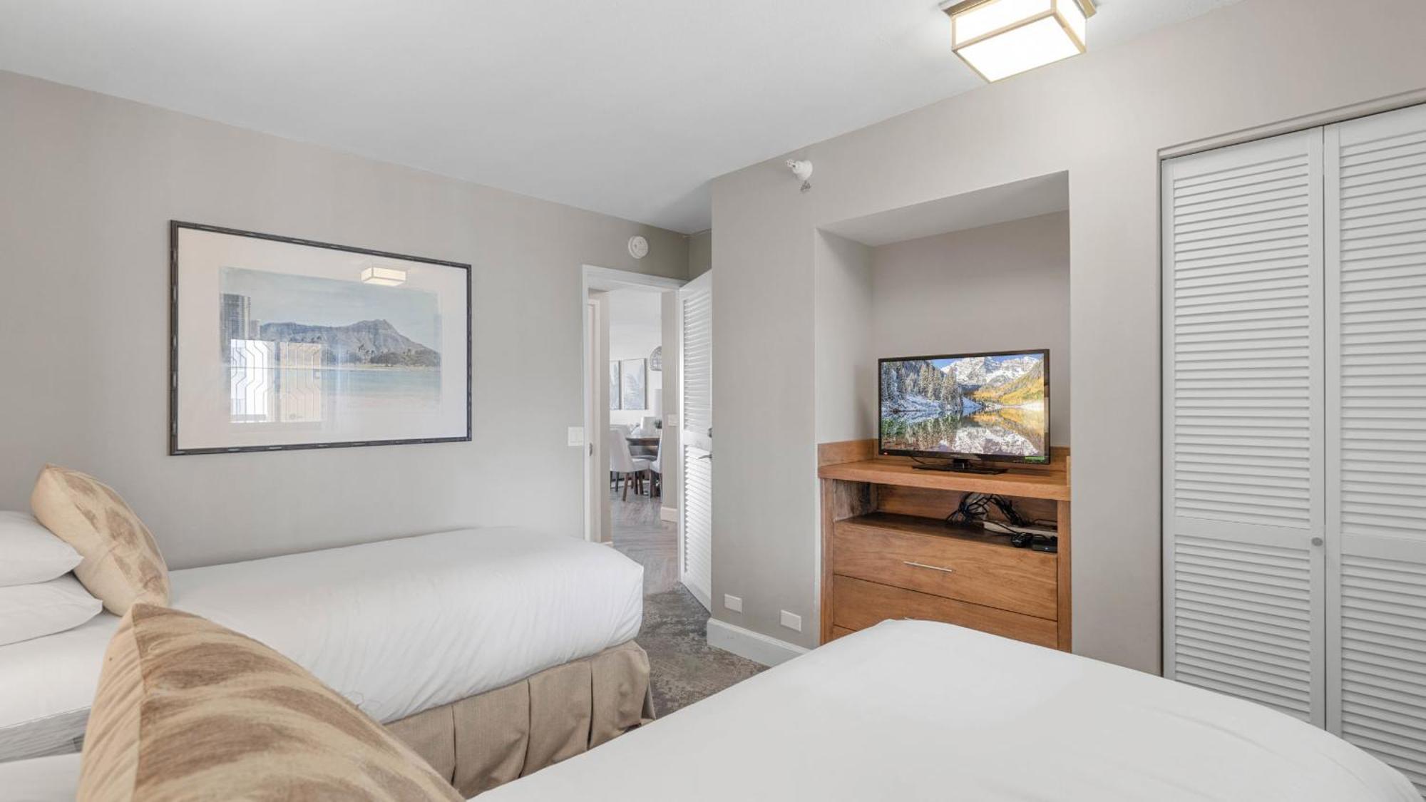Luxury Oceanfront 2 Bedroom Apartment At Waikiki Beach Tower Honolulu Bagian luar foto