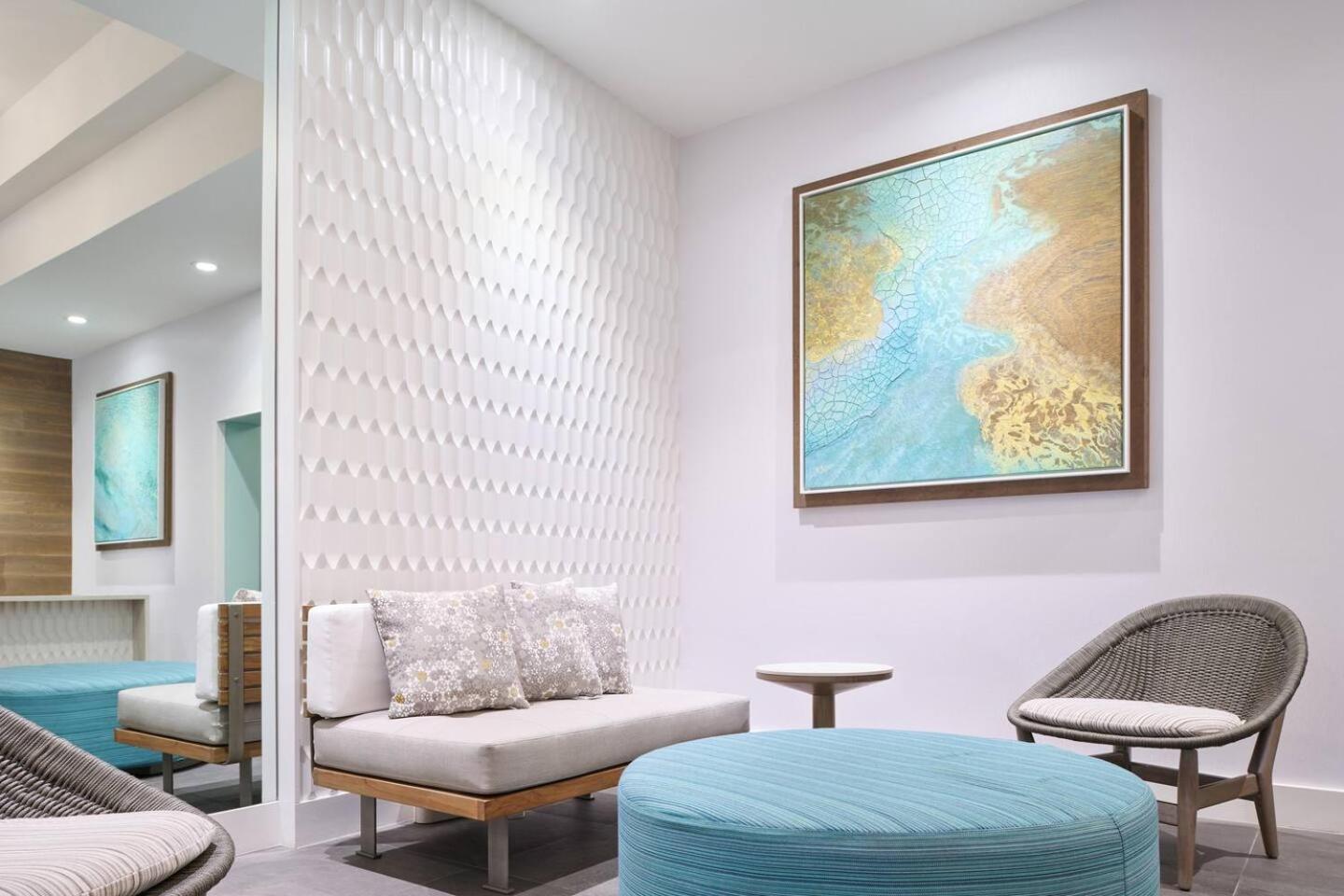 Luxury Oceanfront 2 Bedroom Apartment At Waikiki Beach Tower Honolulu Bagian luar foto