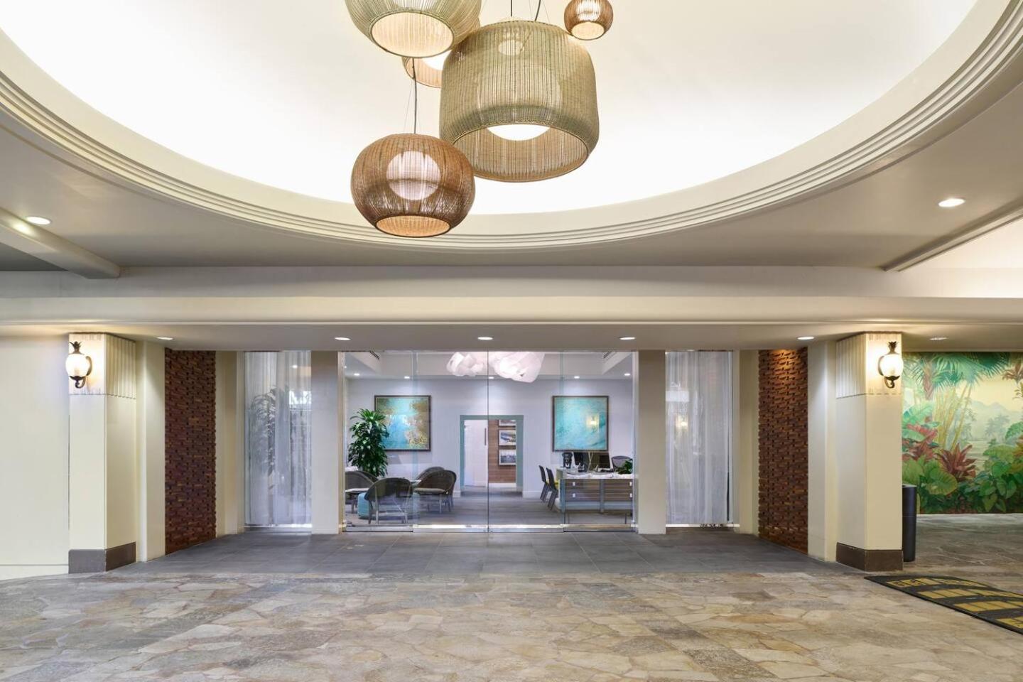 Luxury Oceanfront 2 Bedroom Apartment At Waikiki Beach Tower Honolulu Bagian luar foto