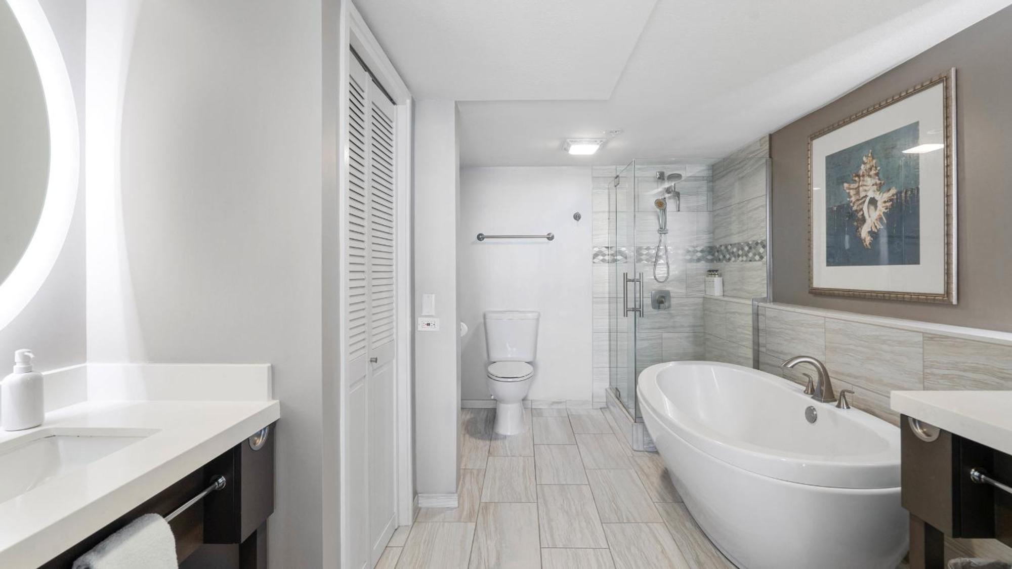 Luxury Oceanfront 2 Bedroom Apartment At Waikiki Beach Tower Honolulu Bagian luar foto