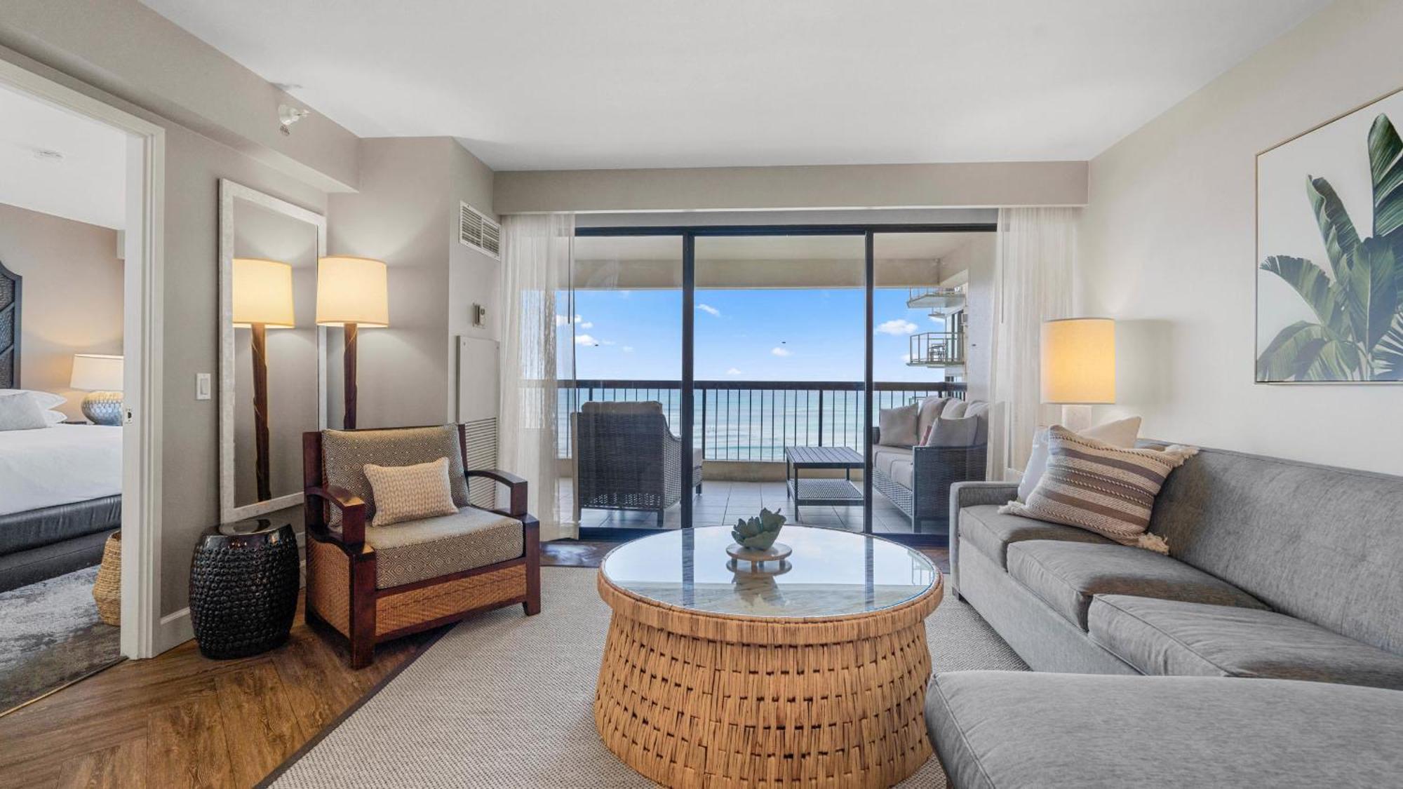Luxury Oceanfront 2 Bedroom Apartment At Waikiki Beach Tower Honolulu Bagian luar foto
