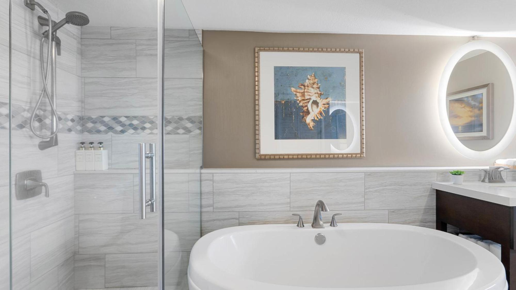 Luxury Oceanfront 2 Bedroom Apartment At Waikiki Beach Tower Honolulu Bagian luar foto